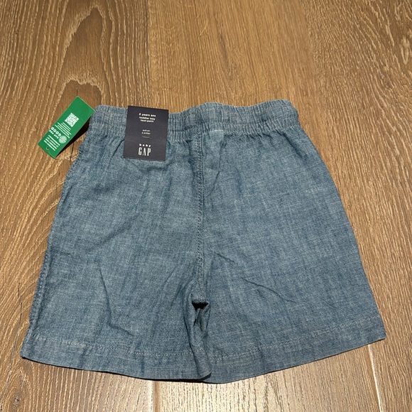 Gap Denim Shorts BNWT - Picture 2 of 2